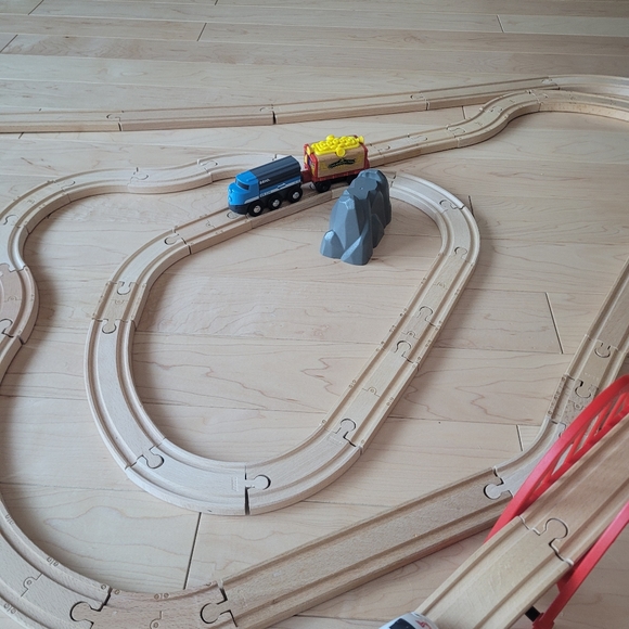 Trains (mostly Brio) and train tracks - Picture 4 of 11